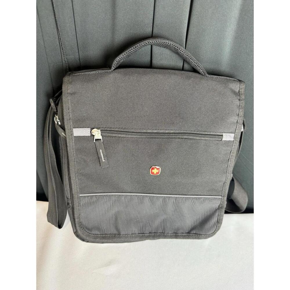 Swiss Gear black  1805 Mini Messenger Bag adjustable Crossbody expandable zipper